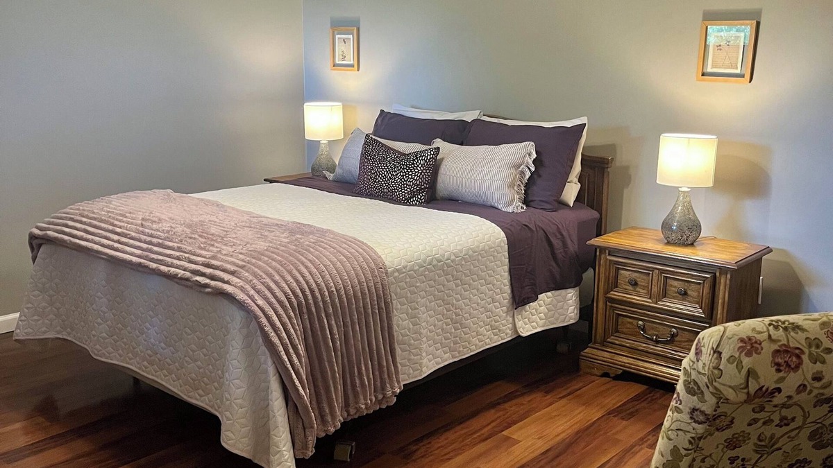 Notch Estates Condo | 1 BR Condo Next to Pool with a View, 1 Mile to SDC. 3 Miles to Branson’s Strip.