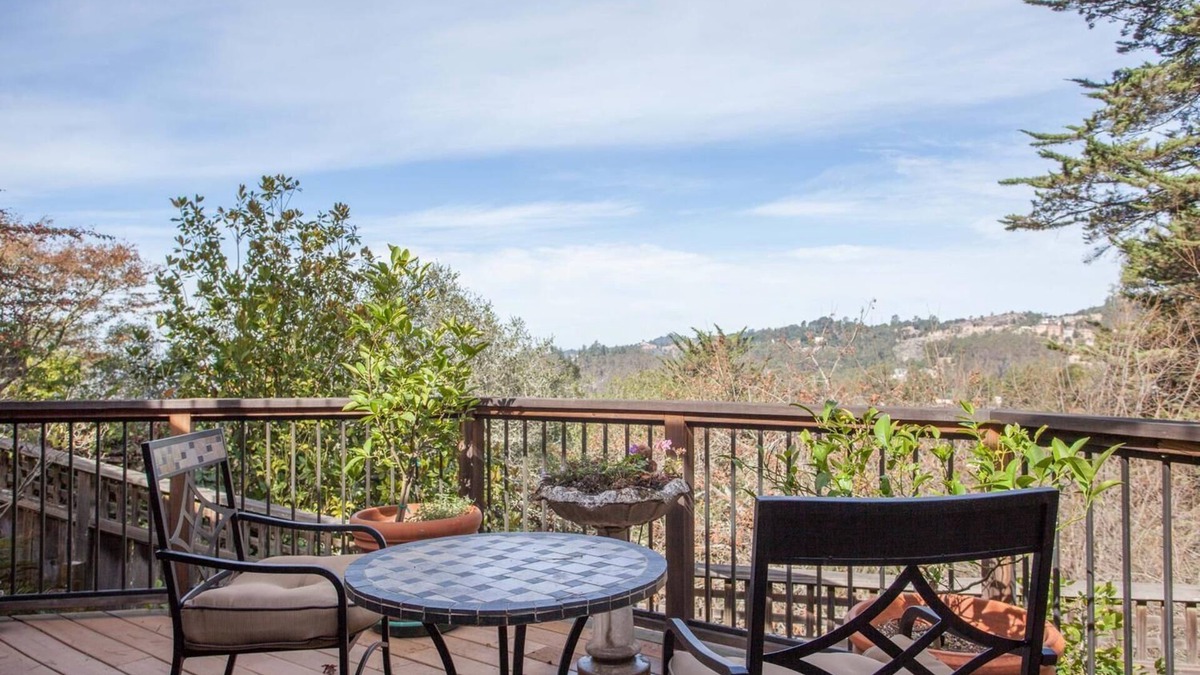 Montclair Apartment | 1-BR Hill-Top Retreat Entire Flat Nr UC Berkeley in Premium Woodsy Area