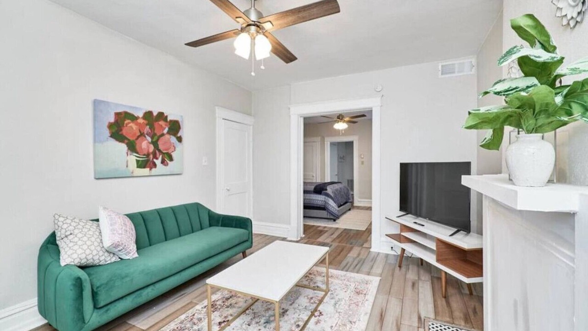 St. Louis Apartment | 1 Br near forest park, CWE, Grove- 4932 A FL2