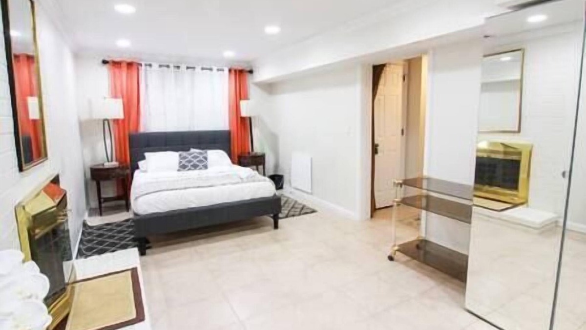 Herndon Apartment | 1 BR Spacious Basement Apartment DC20m Dulles 5m