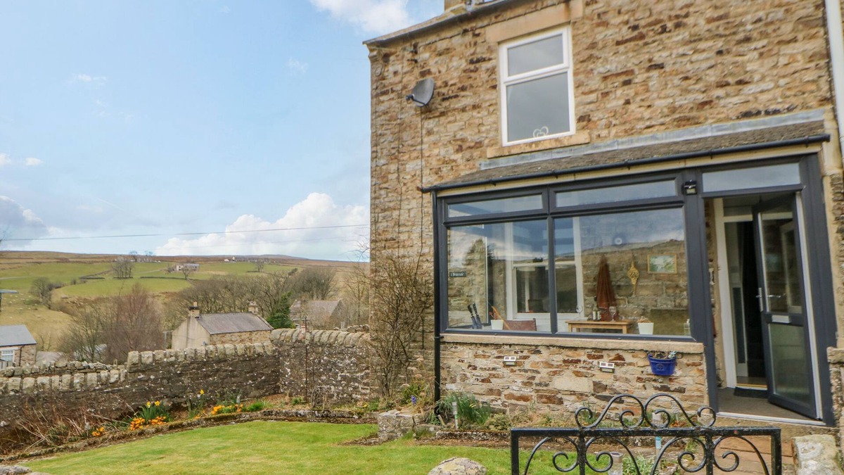 Cowshill Cottage | 1 BRAESIDE, pet friendly, character holiday cottage in Wearhead