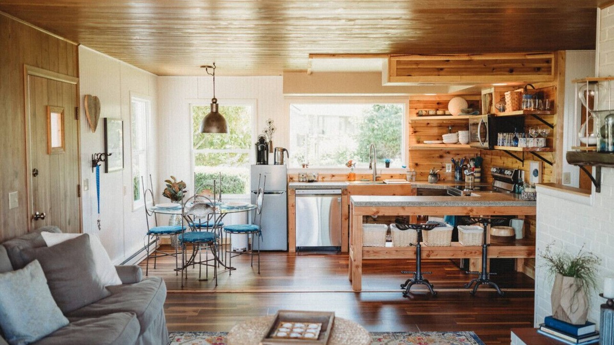 Sequim Cottage | 1- Cheerful and cozy water-view cottage