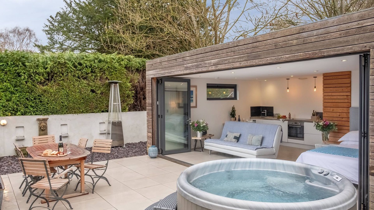 Plumpton Green Apartment | 1 Church Cottages and The Garden Room are two beautifully completed properties