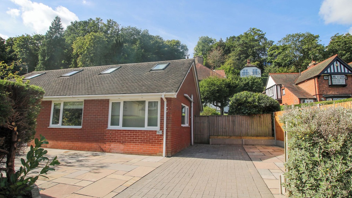 Church Stretton Cottage | 1 CHURCH STREET, pet friendly, with a garden in Church Stretton