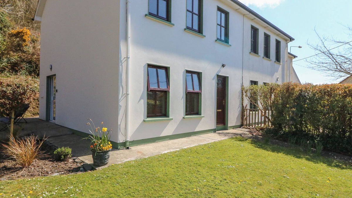 Rosscarbery Cottage | 1 CLOSHEEN LANE, pet friendly in Rosscarbery, County Cork