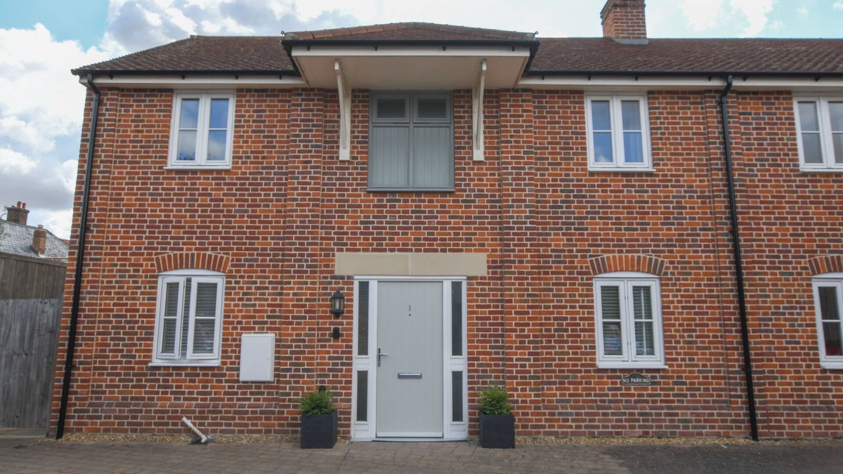 Long Melford Cottage | 1 COCONUT COTTAGE, LONG MELFORD, pet friendly in Long Melford