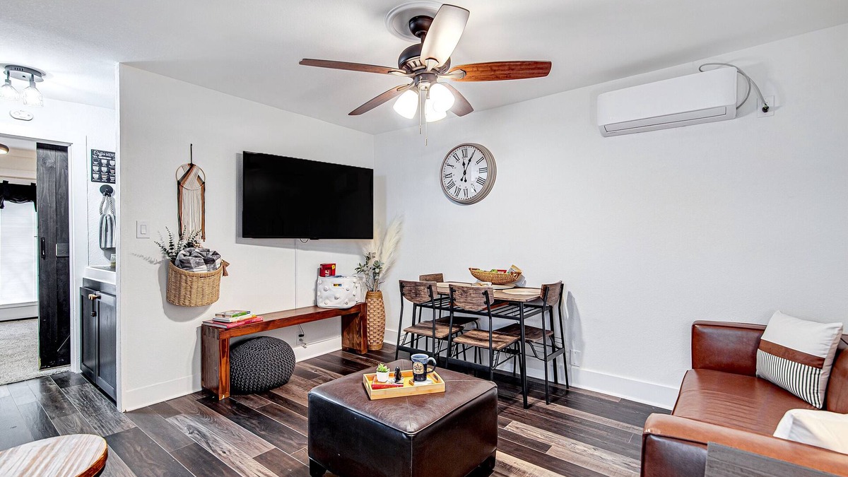 Burleson House | #1 Cottage in Old Town Burleson walk to entertainment & restaurants-Free parking