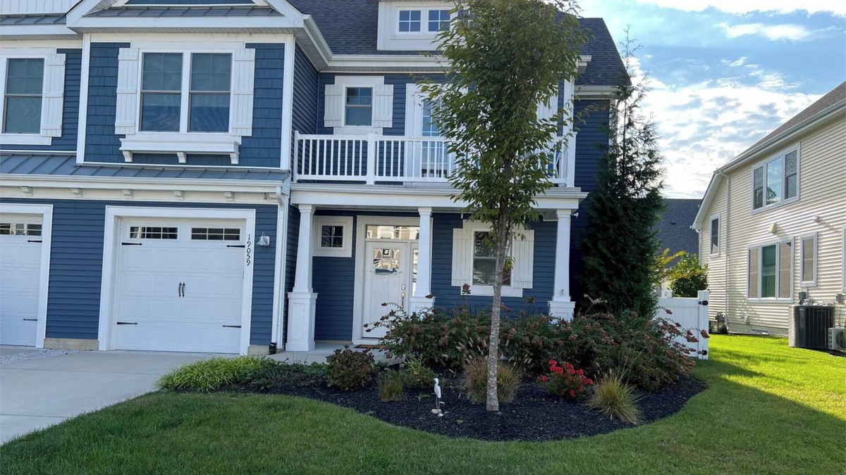 Lewes House | 1 Dog Allowed * Coastal Club Resort Style Club w Water Park * Sleeps 10 w 4BR DE