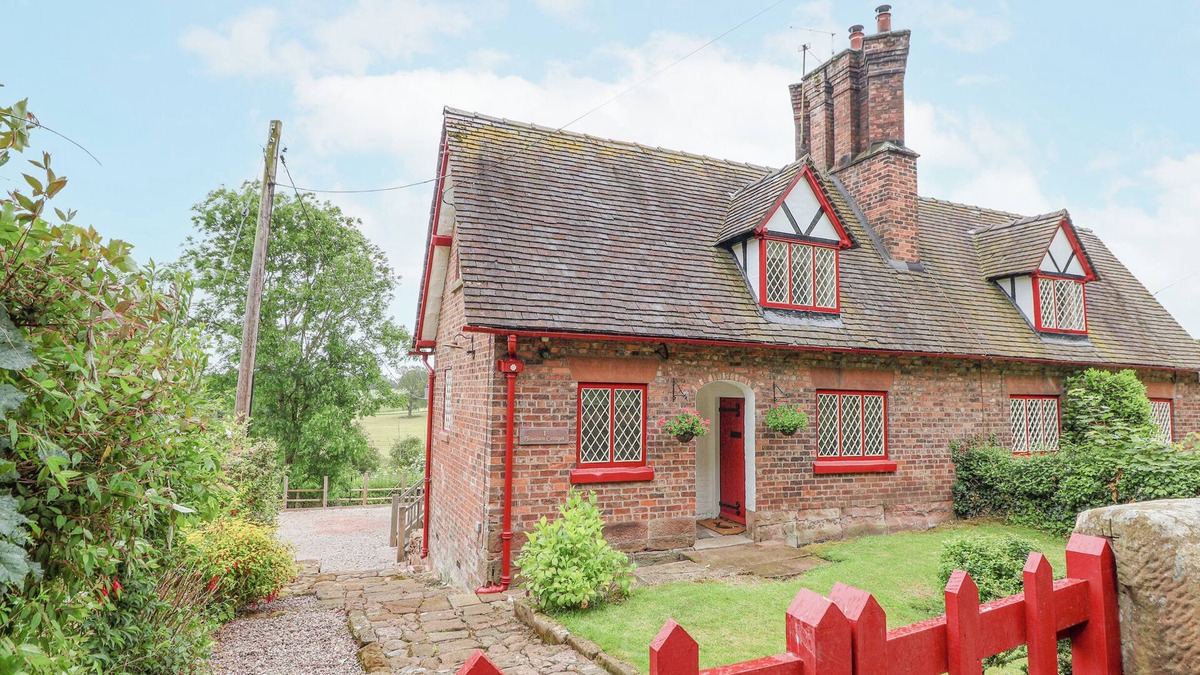 Tarporley Cottage | 1 FOUNTAIN COTTAGES, pet friendly, with open fire in Tarporley