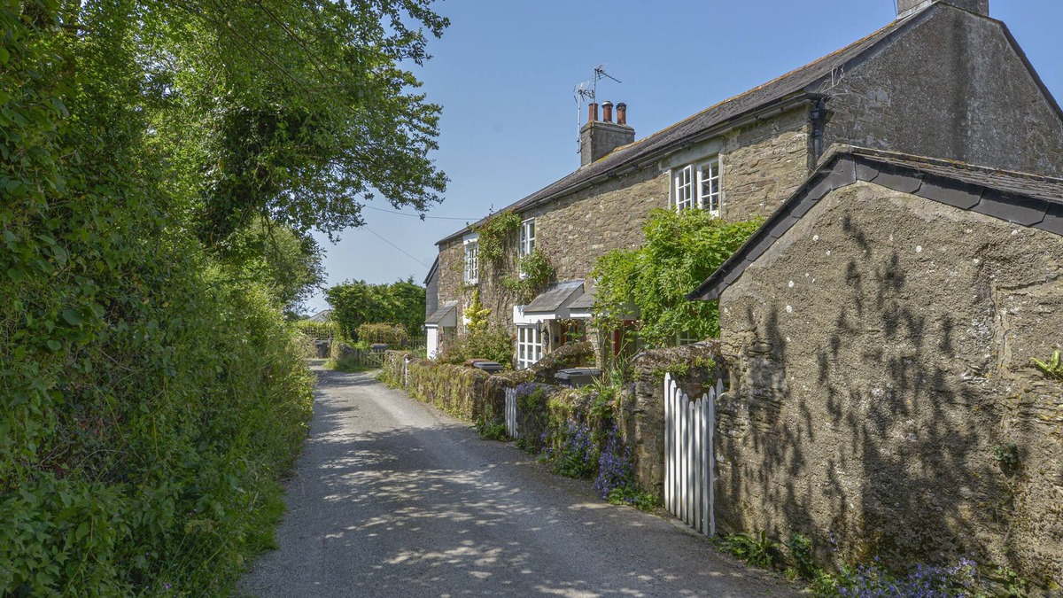 Burgh Island Cottage | 1 GABBERWELL COTTAGES, pet friendly, with open fire in Kingston