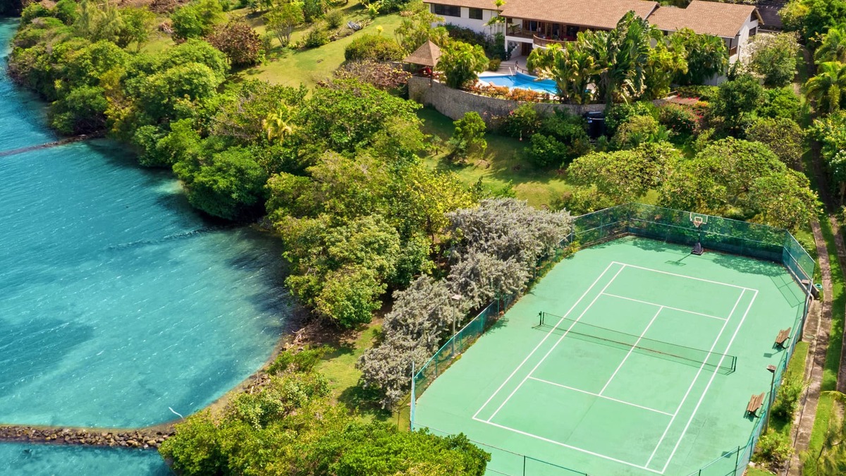 Westerhall Land Settlement House | #1 in Grenada! PRIVATE 2-Acre Waterfront Retreat w/Tennis Court, Housekeeping!