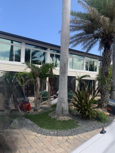Mid Island House | #1 Island Hideaway PICK ME!