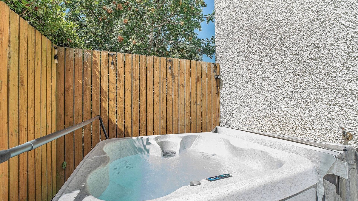 Moffat Cottage | 1 Ladyknowe - UK39970