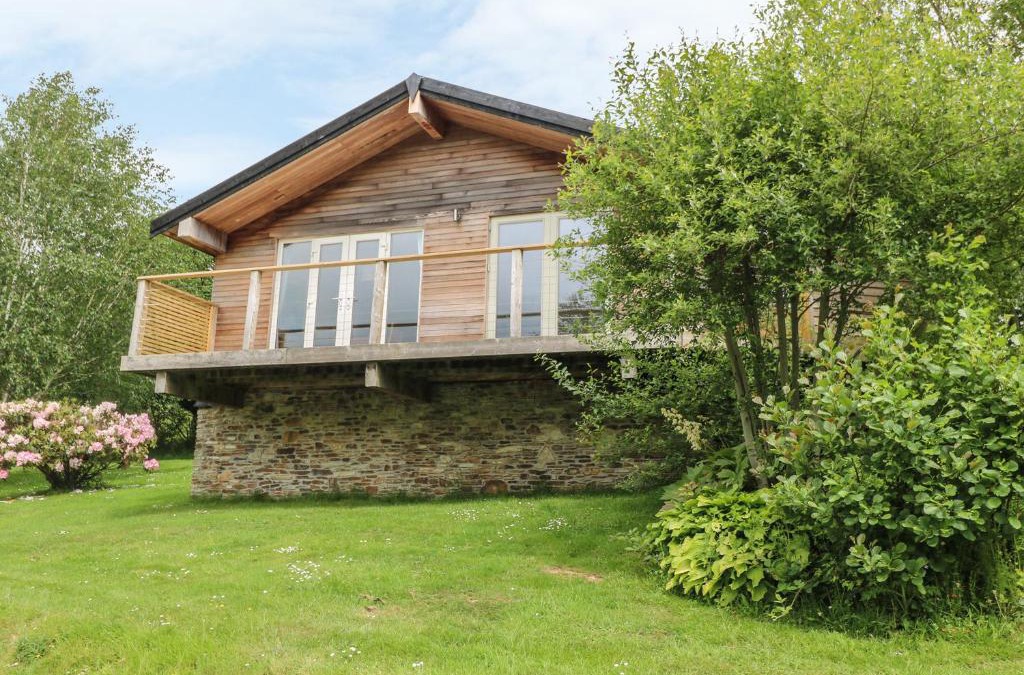 Looe House | 1 Lake View
