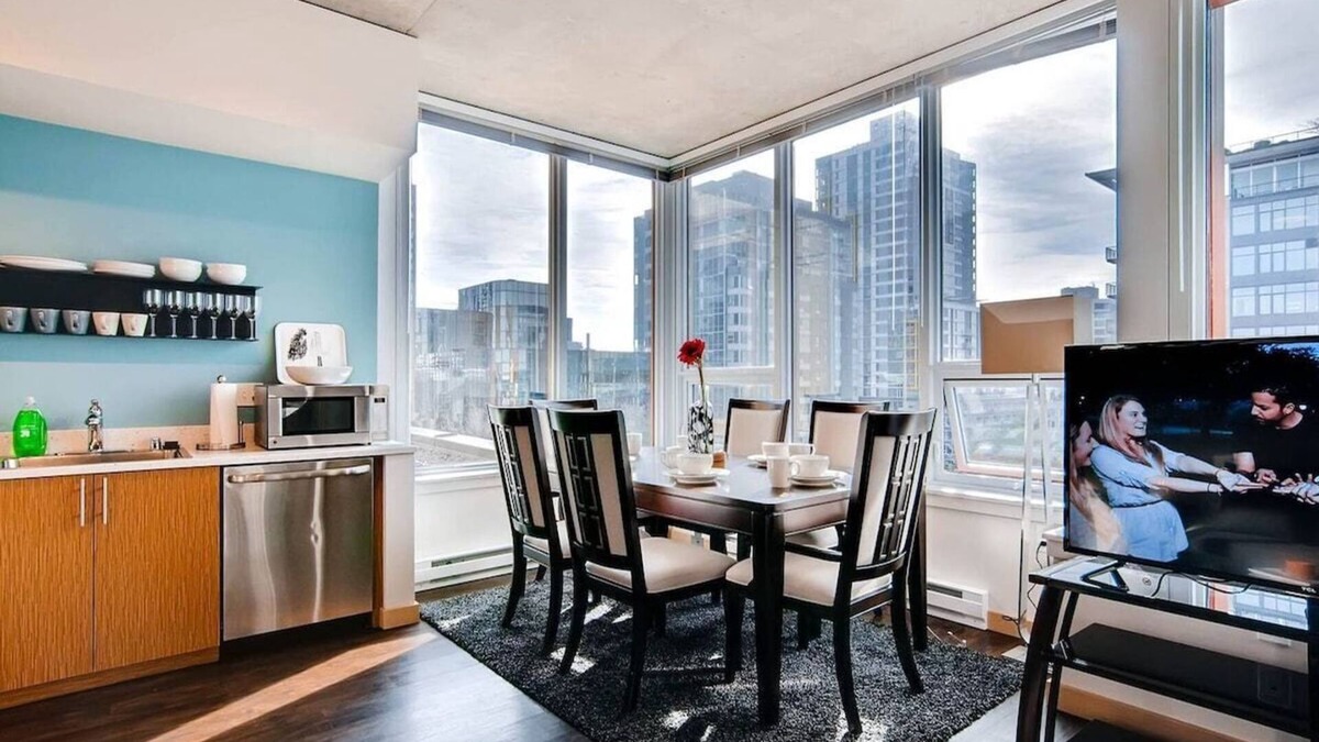 Belltown Apartment | #1 Location/2BR/Across From Space Needle!-VR1