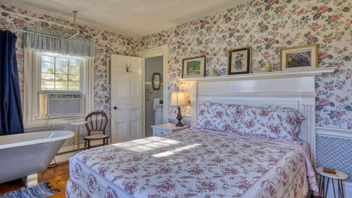 Trenton Hotel | 1 Lovely Suite in Bar Harbor Open Hearth Inn