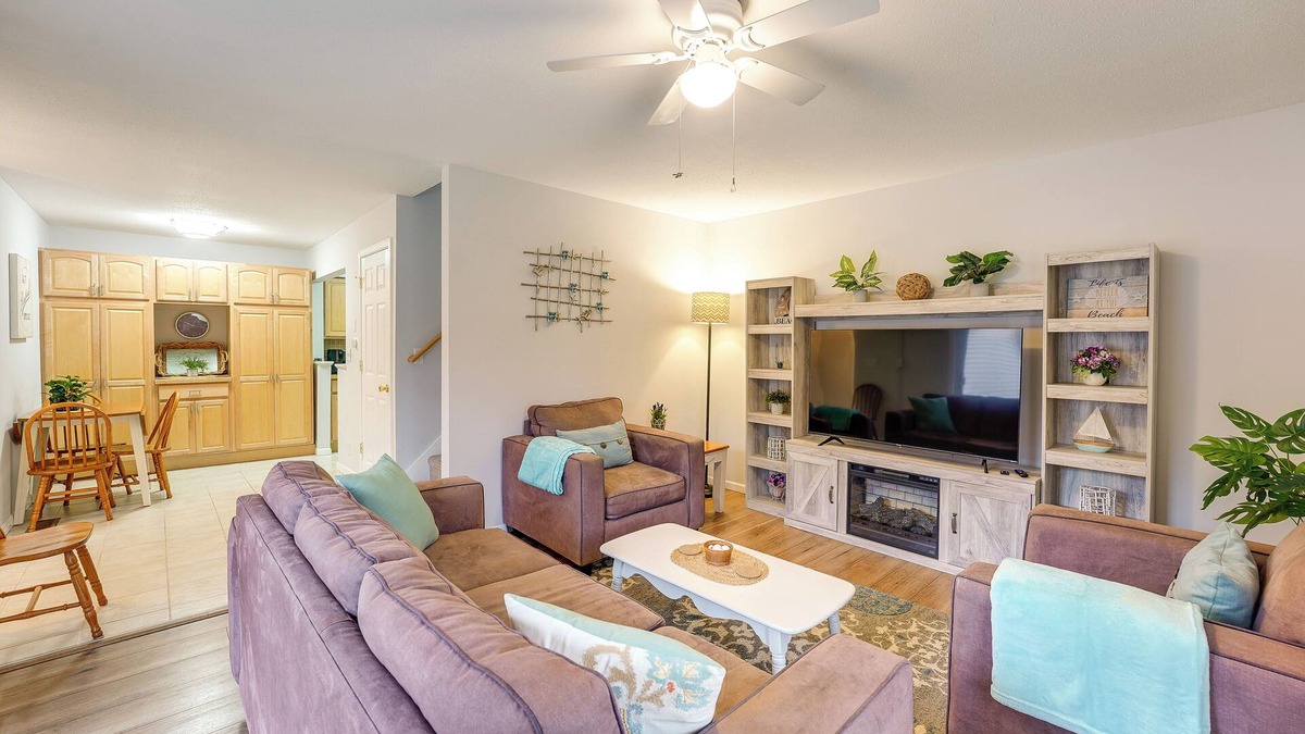 Ferrysburg Condo | 1 Mi to Beach: Condo w/Bicycles in Spring Lake!