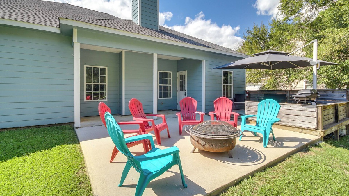 Waveland House | < 1 Mi to Beach - Home w/Deck & Yard in Waveland!
