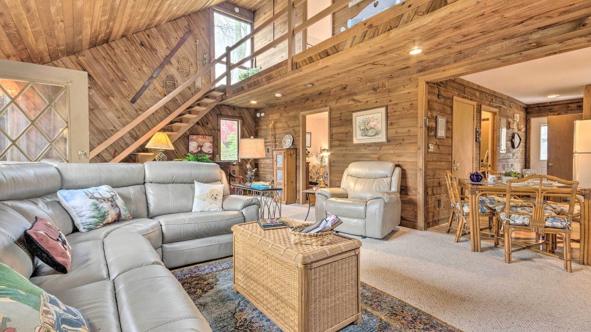 Charter Hills House | 1 Mi to Beech Mtn: Home w/Furnished Deck
