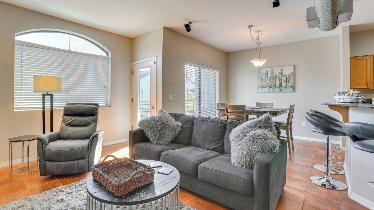 Camelback East Condo | < 1 Mi to Biltmore Fashion Park: Condo w/Pool!