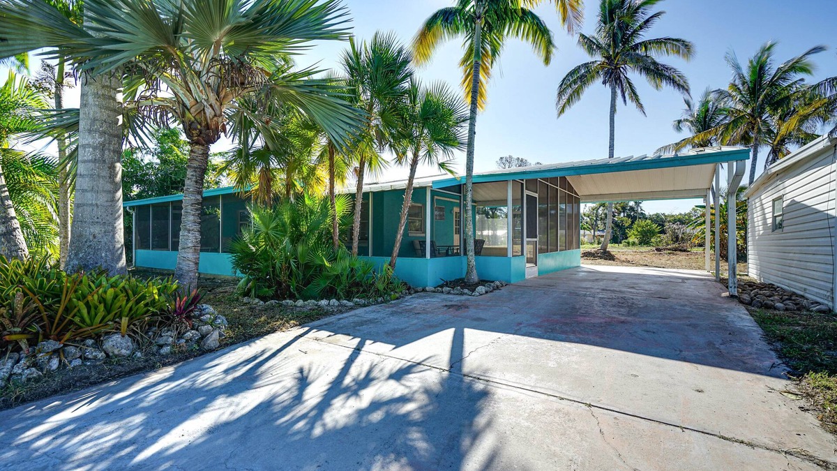 Bokeelia House | 1 Mi to Boat Ramp: Bokeelia Home w/Screened Patio