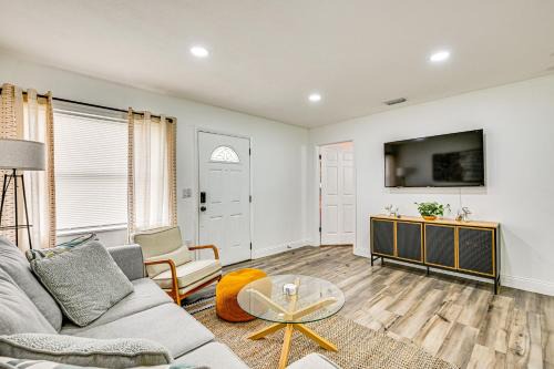Terrace Park House | 1 Mi to Busch Gardens Modern Home with Private Yard