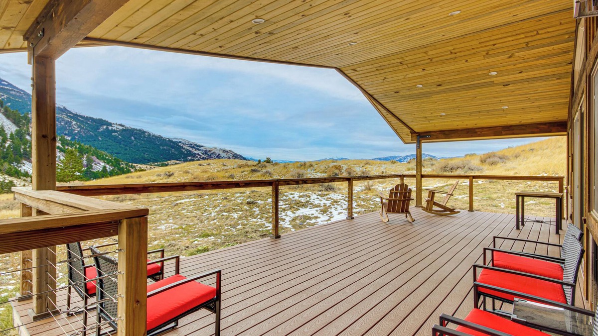 Pray Cabin | < 1 Mi to Chico Hot Springs: Mtn-View Hideaway!