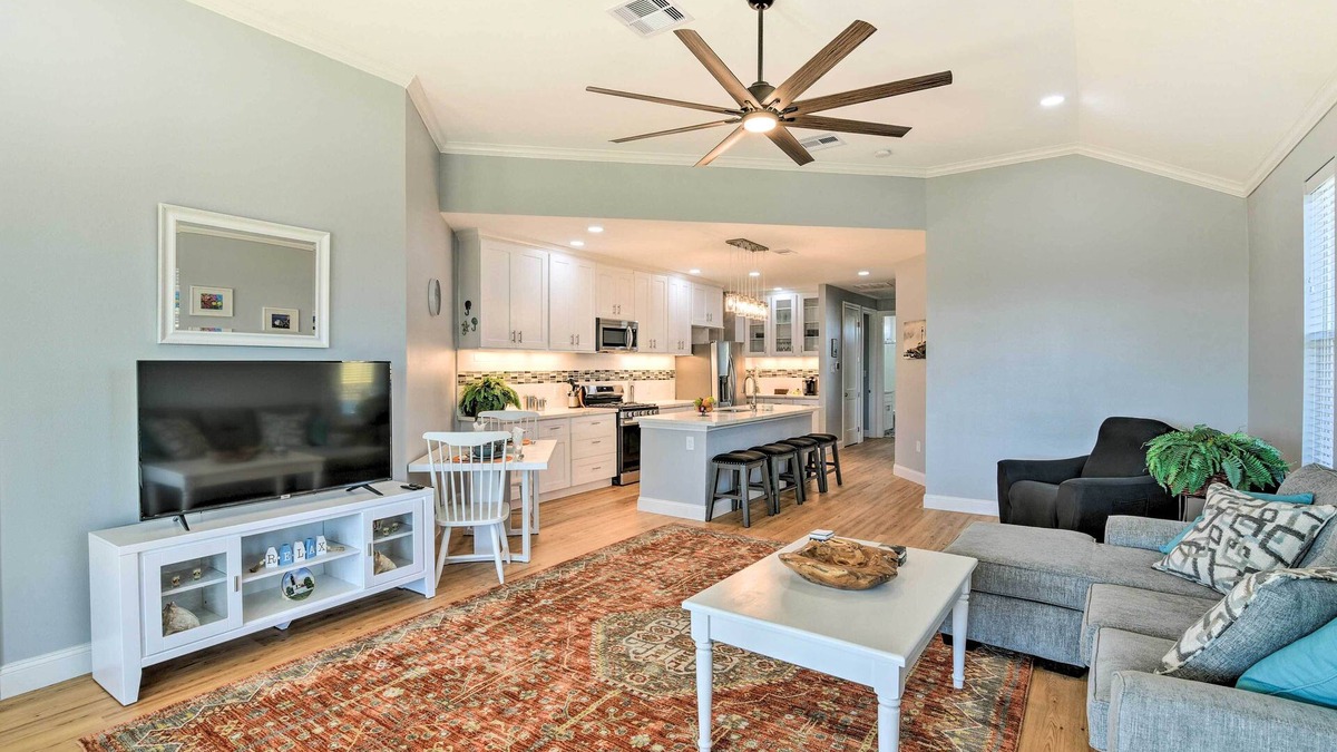 Jamaica Beach House | < 1 Mi to Coast: Jamaica Beach Home w/Pool Access