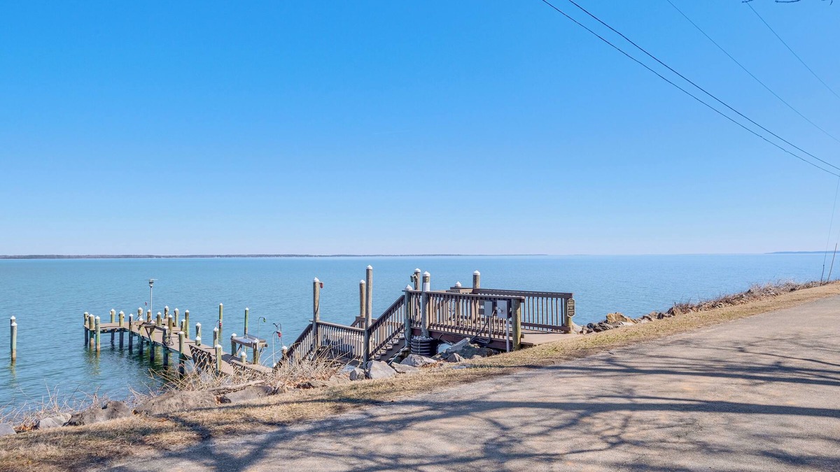 Issue House | 1 Mi to Colonial Beach Boardwalk: Home w/Fire Pit