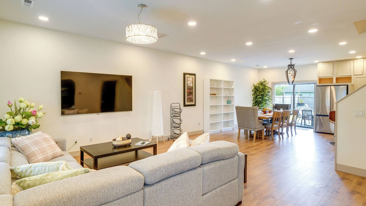 New Albany House | 1 Mi to Downtown: New Albany Home w/Yard