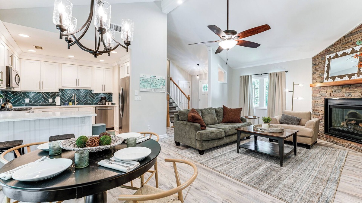 Alpharetta House | ~ 1 Mi to Dtwn Alpharetta: Home w/Screened Porch!