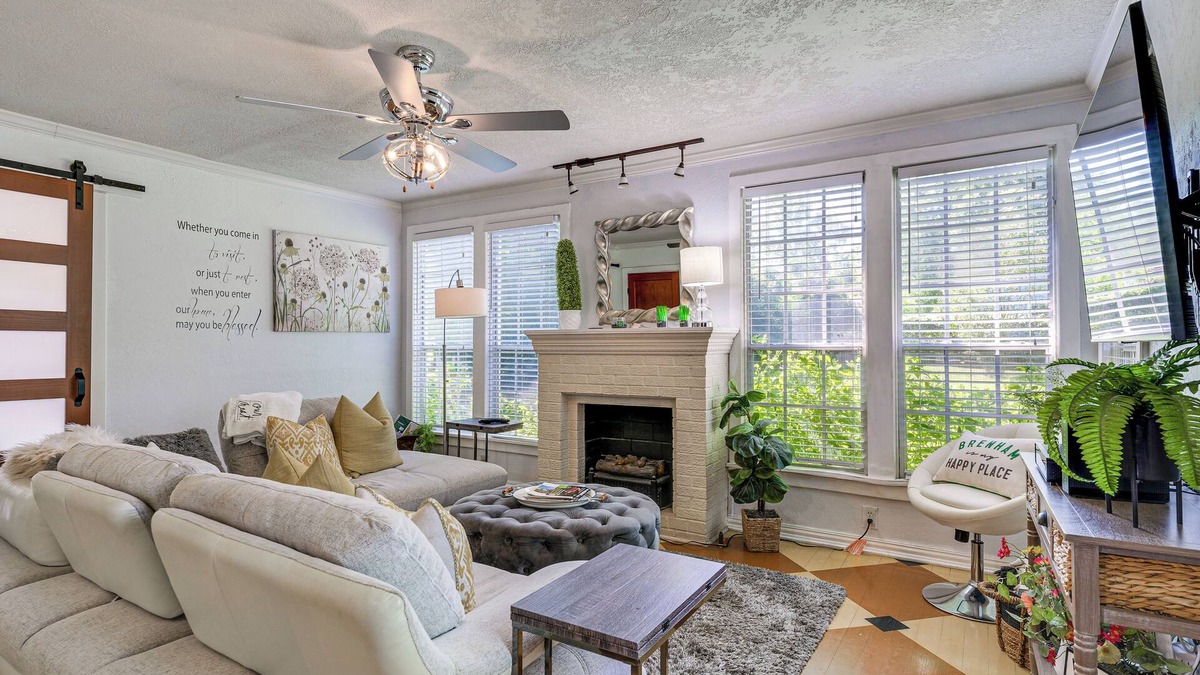 Brenham House | 1 Mi to Dtwn: Family-Friendly Brenham Bungalow!