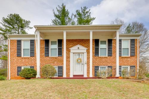 Lynchburg House | 1 Mi to Dtwn Lynchburg Charming Family Home!