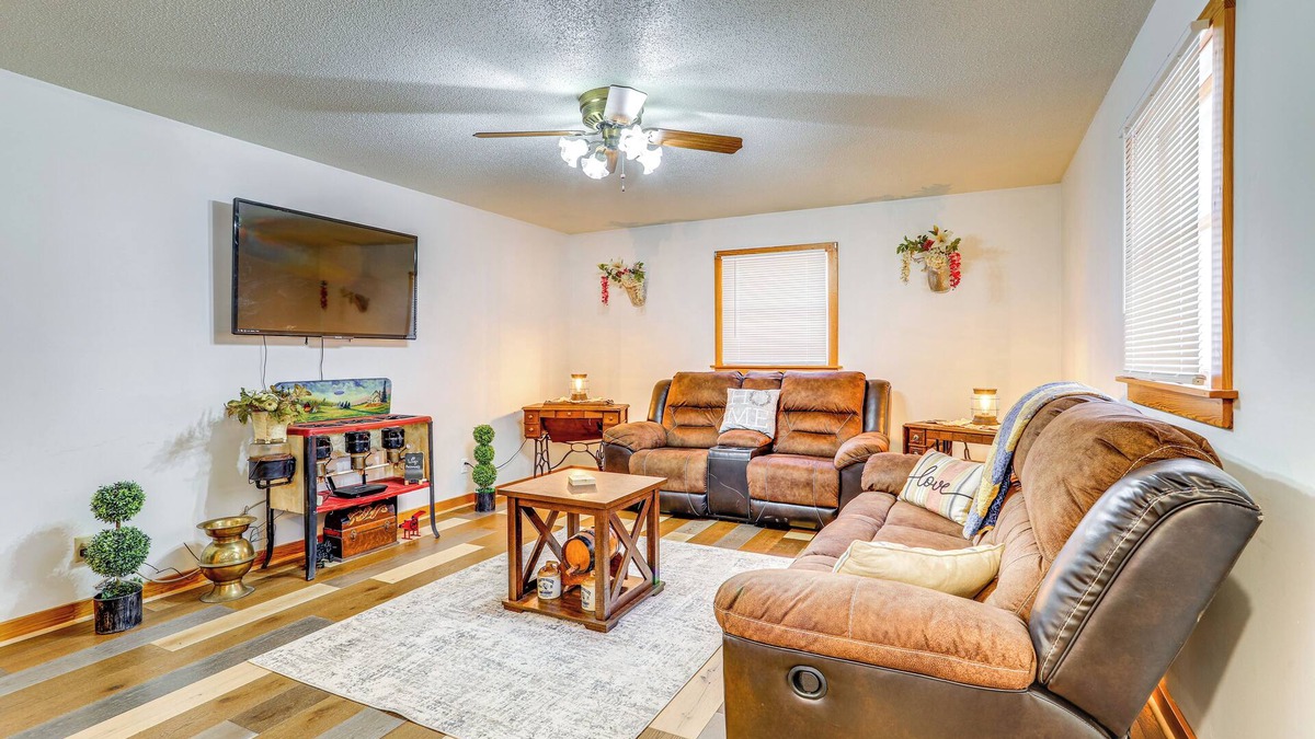 Mountain View House | 1 Mi to Dtwn Mountain View: Home w/Deck