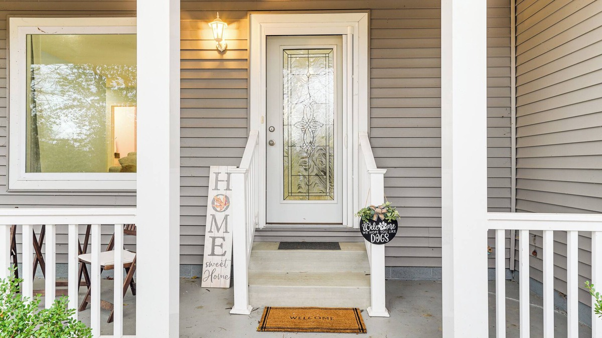 Newburgh Cottage | 1 Mi to Dtwn Newburgh: Quiet Home w/Yard!