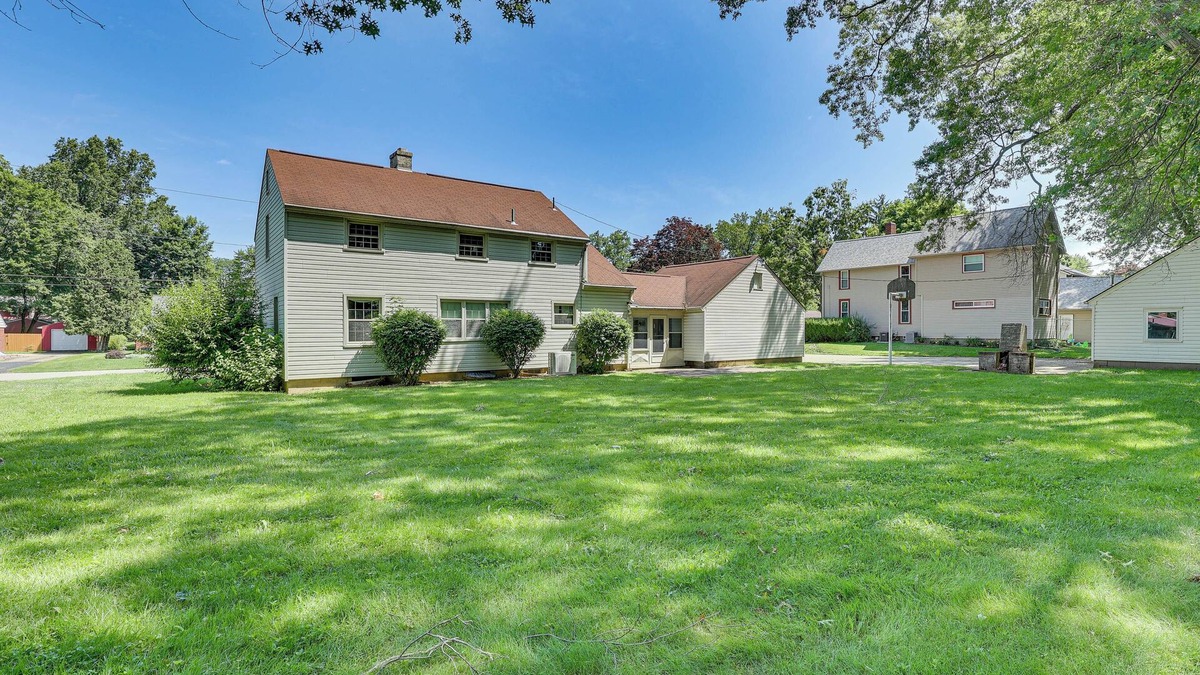 Salem Apartment | 1 Mi to Dtwn Salem: Apt w/Shared Yard!