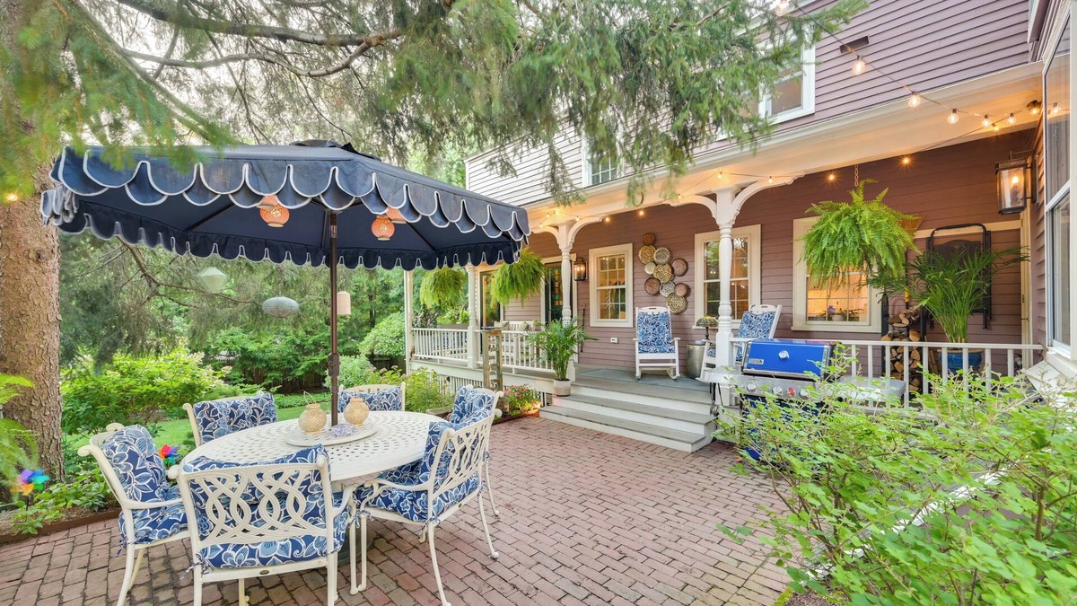 Salem Apartment | < 1 Mi to Dtwn Salem: Apt w/Shared Patio & Yard!