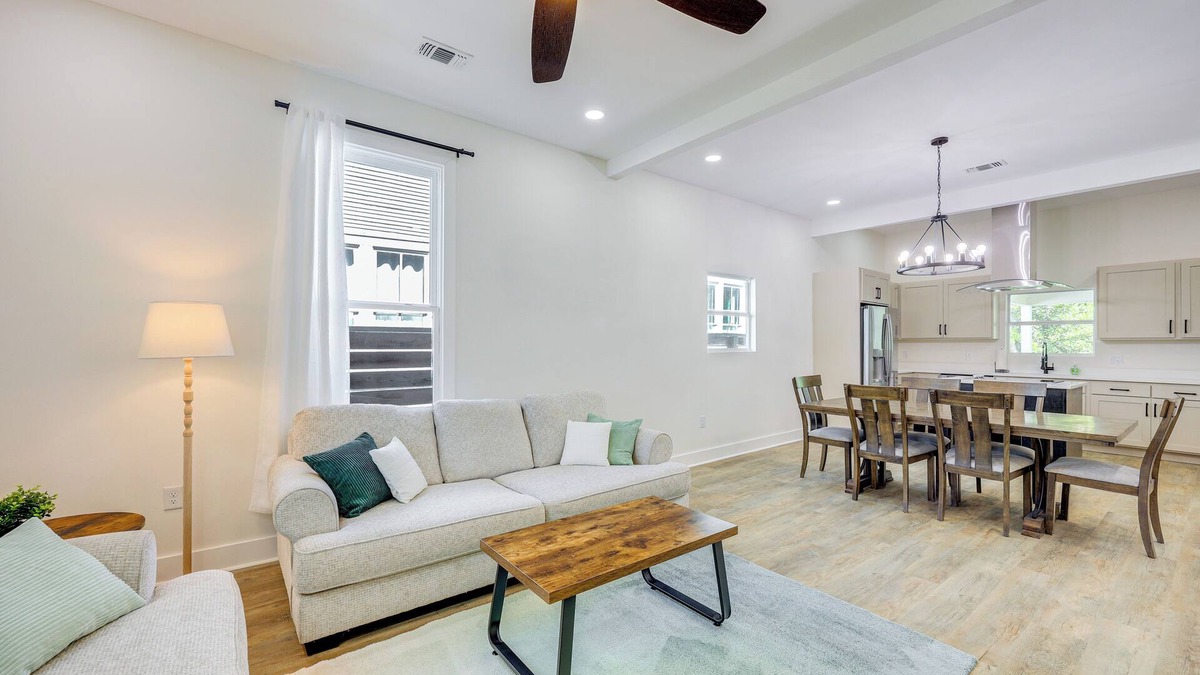 Eastside Promise Neighborhood House | 1 Mi to Dtwn San Antonio: Sleek Bungalow w/Yard!