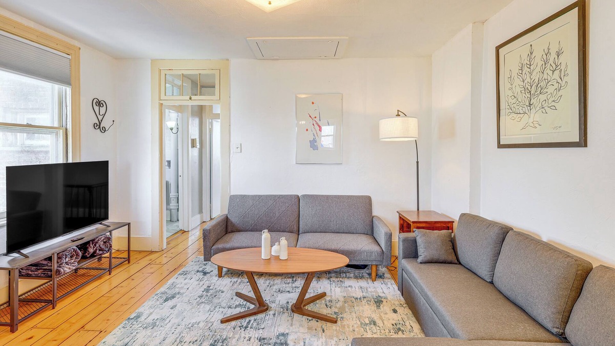 Stockade Historic District Apartment | 1 Mi to Dtwn: Schenectady Apt in Stockade District