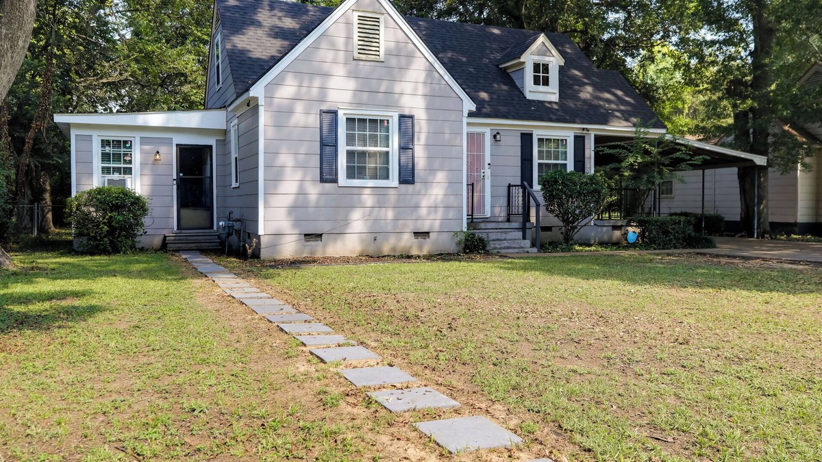 Greenwood Apartment | < 1 Mi to Dtwn: Updated Studio in North Greenwood!
