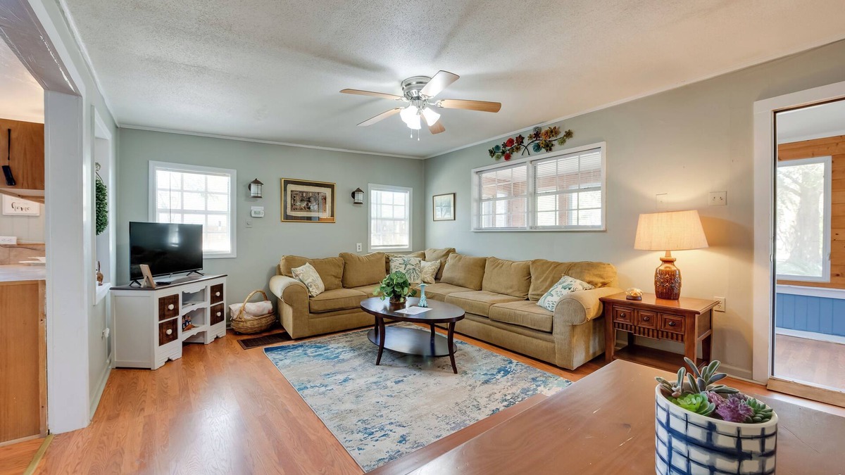Magnolia Bluffs House | 1 Mi to Fishing Pier: Apalachicola Bay Getaway!