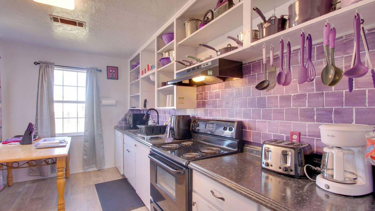 Lawton Cottage | 1 Mi to Fort Sill: Pet-Friendly Gem in Lawton