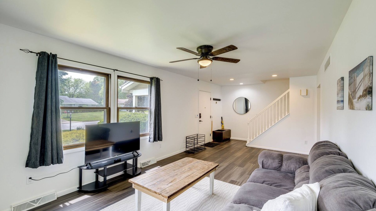 Ashland House | 1 Mi to Freer Field: Ashland Home w/Yard!