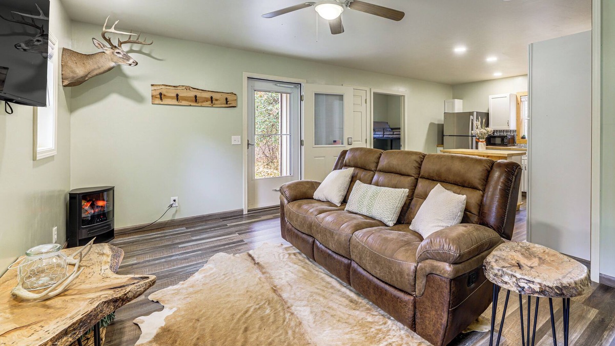 Lynx Cabin | 1 Mi to Hunting: Cozy & Secluded Stout Cabin