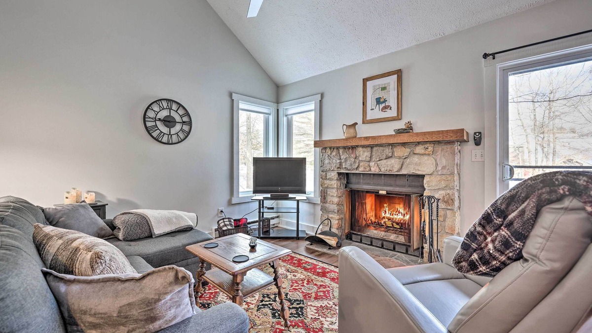 White Haven House | < 1 Mi to Jack Frost: Lake Harmony Townhome!