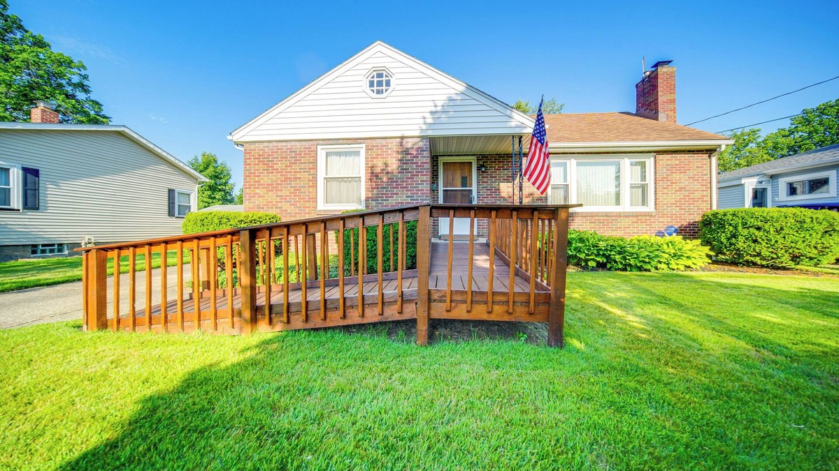 Ashtabula House | < 1 Mi to Lake Erie: Ashtabula Hideaway!