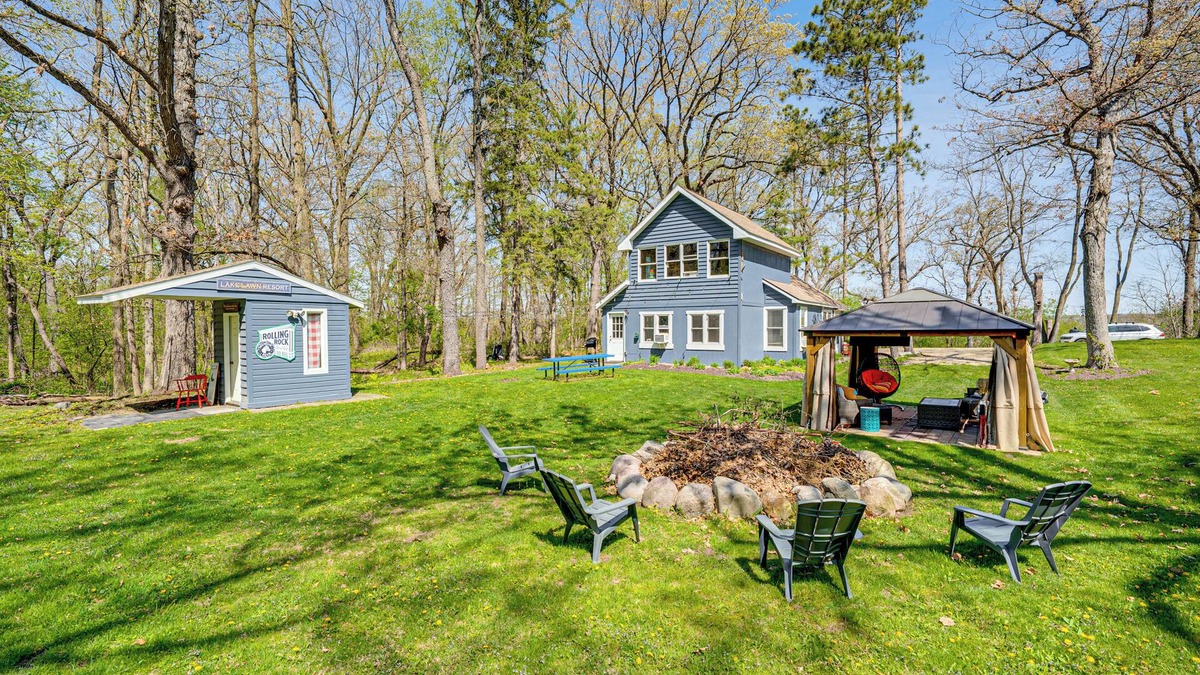 Lake Geneva Cottage | 1 Mi to Lake Geneva: Cottage w/On-Site Hiking