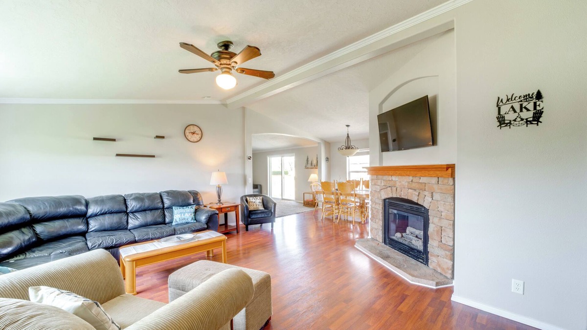 Coulee City House | 1 Mi to Lake: Getaway w/Patio in Coulee City!