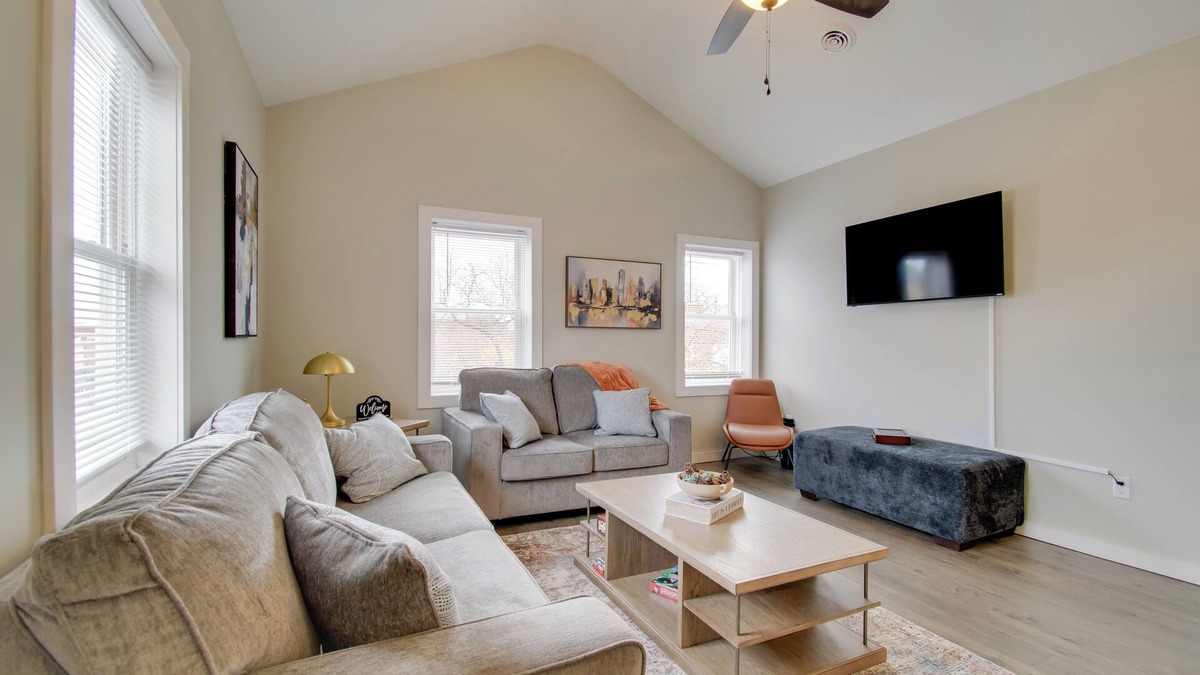 Oswego House | < 1 Mi to Lake Ontario: Oswego Group Retreat