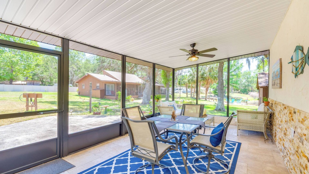 Crystal River Cottage | < 1 Mi to Lake Rousseau: Waterfront Home!